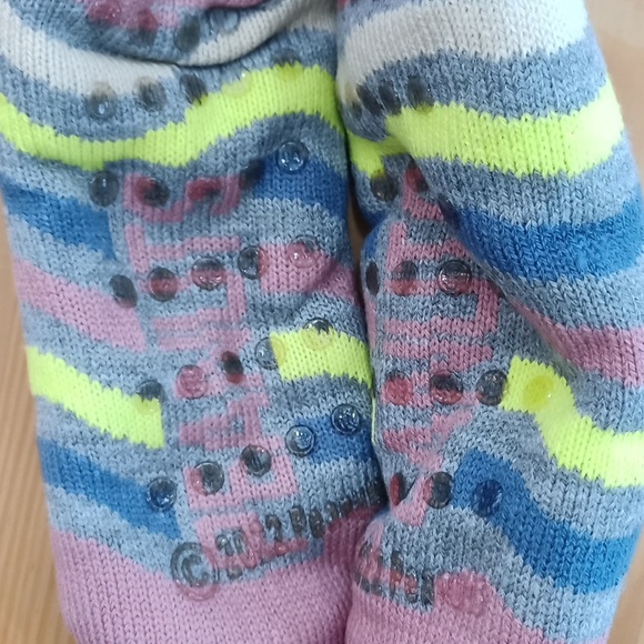 Peanuts Snoopy Sherpa Lined Slipper Socks Gripper Soles - Picture 5 of 7